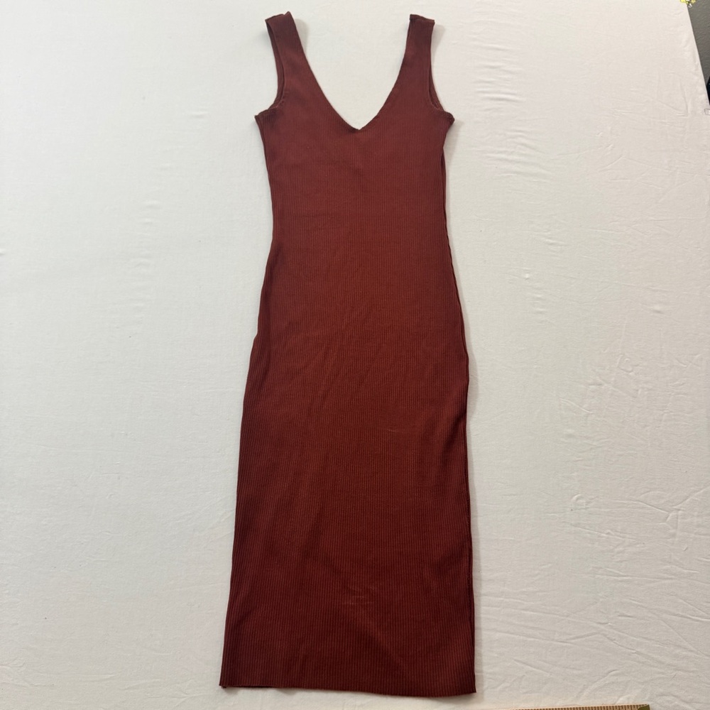 Chic Sleeveless Midi Dress in Rich Brown